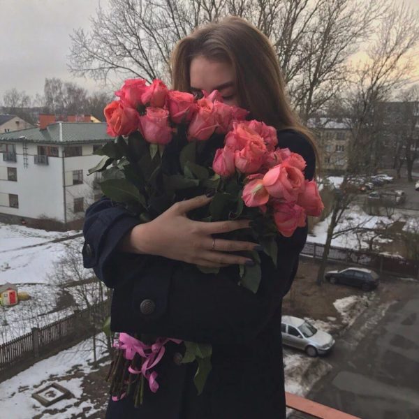 70 фото девушек с цветами